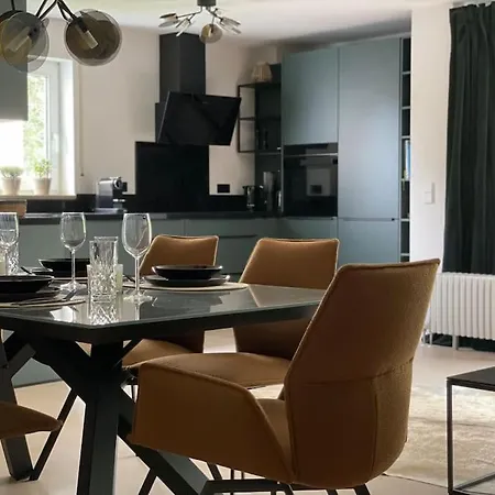 Grafschafft Angenehmes Wohnen - 2 Schlafzimmer I Tiefgarage I Balkon Апартаменты Пирна