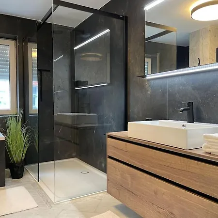 Апартаменты Grafschafft Angenehmes Wohnen - 2 Schlafzimmer I Tiefgarage I Balkon *