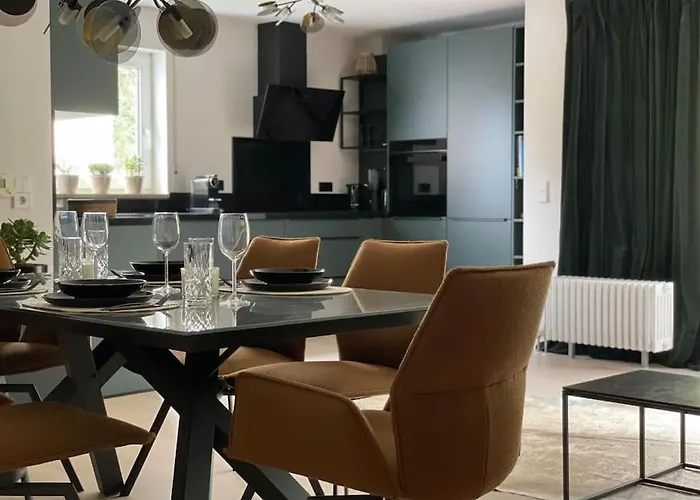 Grafschafft Angenehmes Wohnen - 2 Schlafzimmer I Tiefgarage I Balkon شقة بيرنا