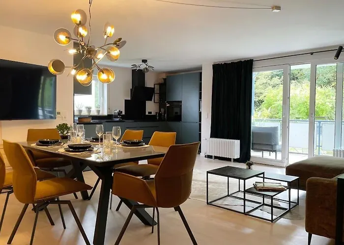 Grafschafft Angenehmes Wohnen - 2 Schlafzimmer I Tiefgarage I Balkon بيرنا